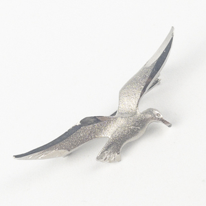 lot 197 image: SeagullBird Silver Tone Base Metal Brooch .