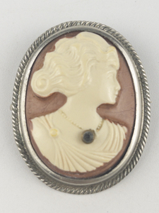lot 200 image: Red Cameo Silver Tone Base Metal Brooch .