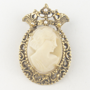 lot 211 image: Florenza Crowned Carved Shell Cameogold Plated Base Metal PinPendant.