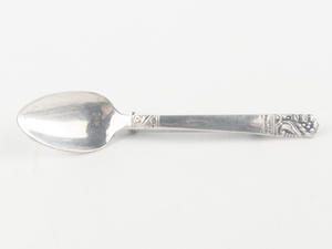 lot 222 image: Elegant Silver Platespoon Brooch.