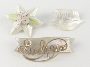 lot 224 image: Group of 3  Mother Of Pearl & Plastic Gold Tone Brooches.