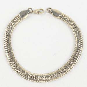 lot 274 image: Gold Tone Base Metal Herringbone Bracelet.