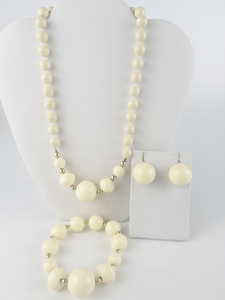 lot 327 image: Set of three Cream & Gold Tone Base Metal Bead Necklace, Bracelet, & Clip-On Earrings.