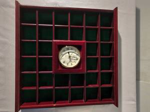 lot 19 image: US State Themed Golf Ball Display With Integrated Quartz Clock