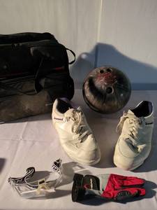 lot 22 image: Complete Brunswick Axis Bowling Ball Shoes Goggles Glove Bag Set