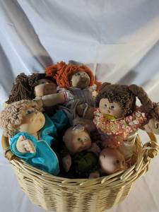 lot 40 image: Cabbage Patch Kids Doll Collection with Various Outfits and Styles