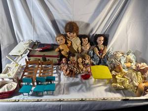 lot 46 image: Antique and Mid-Century Doll Collection with Accessories and Furniture