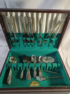 lot 62 image: Group flatware including Vintage Community Silverplate Set by Oneida with Wooden Box