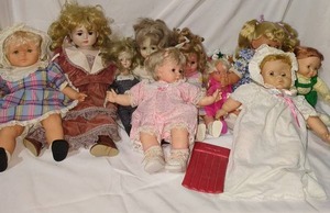 lot 118 image: Vintage and Modern Doll Collection Mixed Lot Baby Dolls Character Figures