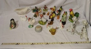 lot 125 image: Ceramic and Porcelain Rooster Chicken Figurine Collection Decorative Lot
