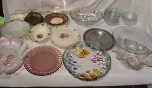 lot 136 image: Vintage Glass & Ceramic Dish Lot