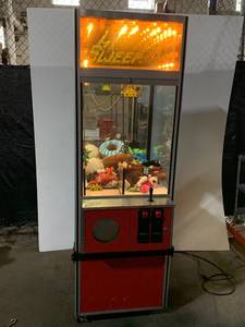 lot 5 image: Clean Sweep Arcade Claw Machine with Plush Toys