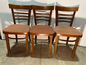 lot 86 image: Set of 3 Vintage Wooden Dining Chairs