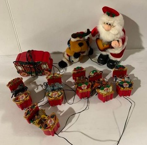 lot 95 image: Mr. Christmas Holiday Set