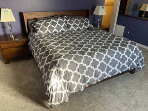 lot 6 image: Contemporary King-Bed Frame, Decorative Pillow Shams, Bedding and Sheets