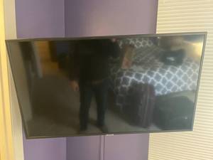 lot 12 image: Samsung UN43NU7100F 43 LED TV