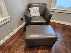 lot 50 image: Leather Armchair & Ottoman Set