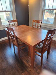 lot 61 image: Classic Wood Dining Table Set