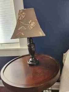 lot 65 image: Floral Beige Table Lamp