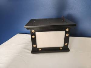 lot 99 image: Wooden Box with Paw PrintsPet Urn.