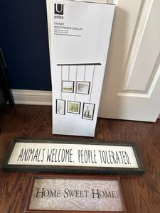 lot 102 image: Umbra Exhibit Photo Display & Signs Set