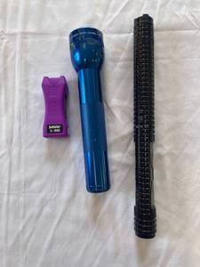 lot 117 image: Stun Gun & Flashlight Bundle