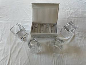 lot 130 image: JoyJolt Carre Shot Glasses Set
