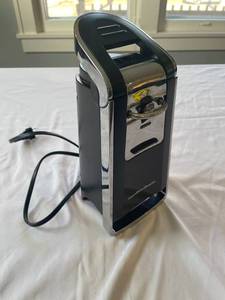 lot 140 image: Hamilton Beach Can Opener Model 76606Z