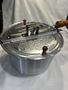 lot 150 image: Whirley-Pop Stovetop Popcorn Popper