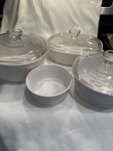 lot 153 image: CorningWare Baking Dish Set with Lids