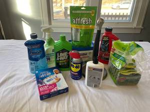 lot 155 image: Household Cleaning Essentials Bundle