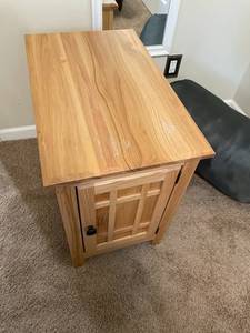 lot 204 image: Solid Wood End Table Cabinet