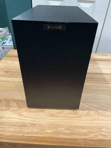 lot 209A image: Klipsch Reference R-10B Subwoofer