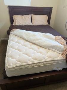lot 253 image: Wooden Queen Size Bed Frame