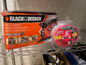 lot 268 image: Black & Decker Sanding Kit  Discs