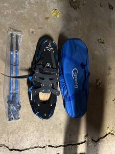 lot 310 image: Gpeng Snowshoe Set with Poles