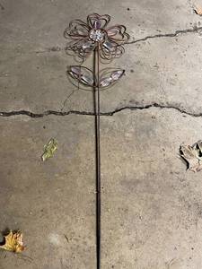 lot 333 image: Metal Flower Garden Stake