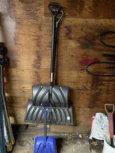 lot 342 image: Heavy Duty Snow Shovel Set