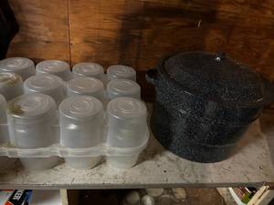 lot 367 image: Water Bath Canner with Mason Jars