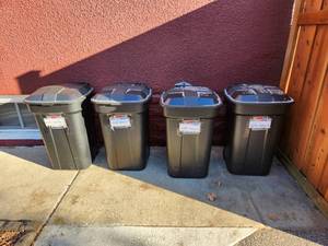 lot 164 image: Variety of Waste Baskets Trash Cans