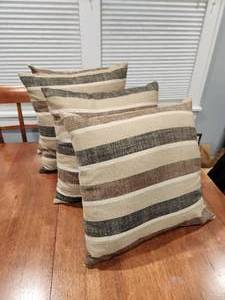 lot 170 image: 4 Like New 18x18 Decorative Couch Pillows with Removable Shams