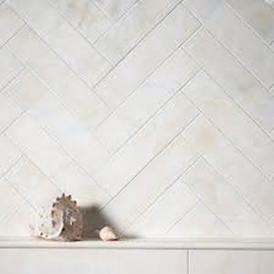 lot 25 image: Lot of 5 cases Calacatta Amber Honed Herringbone 58x3 Marble Mosaic Customer Returns See Pictures