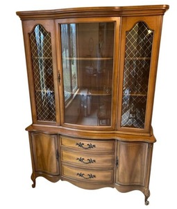 Beautiful Vintage MCM 1960s Broyhill Charmaine Cherry  Cabinet Hutch (70 x 50 x 16) - Heavy and will require at least two people to remove