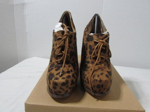 lot 140 image: Retail Lot of Fashion Shoes