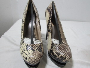 lot 155 image: Womens Shoes