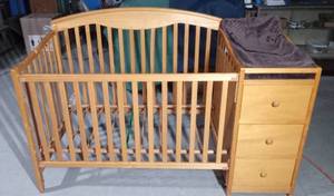 lot 4 image: Baby crib with changing table attached with drawers and shelves