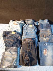 lot 110 image: Lot of girls jeans