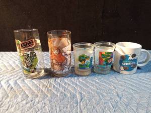lot 105 image: Collector drinkung glasses, cups and Welchs jelly glasses