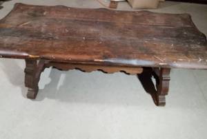 lot 3 image: Solid wood table