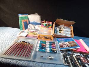 lot 99 image: Professional art accessories and more